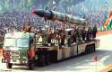 AgniII_missile_RD_Parade_2004_wikipedia_org_Photo_Antonio_MilenaABr_1800pixle.jpg