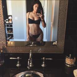 kylie-august-2015-557x560.png