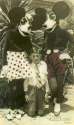 Disfraces de Mickey y Minnie Mouse en 1930.jpg