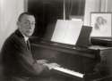 Rachmaninoff_playing_Steinway_grand_piano.jpg