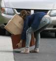 KJIXQXIT0R_Jessica_Alba_unloading_her_car_outside_her_home_in_Beverly_Hills027.jpg
