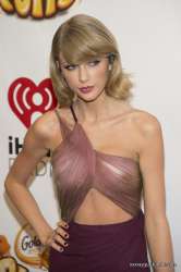 Taylor-Swift-See-Through-tits.jpg