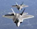 750px-Two_F-22A_Raptor_in_column_flight_-_(Noise_reduced).jpg