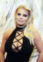 jessica-simpson-at-tom-everhart-raw-exhibition-in-beverly-hills-02-27-2016_1.jpg