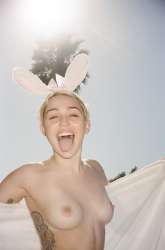 gallery_enlarged-Miley-Cyrus-New-NSFW-Pictures-72.jpg