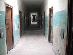 KZ_Dachau_-_Inside_the_Bunker.jpg