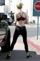 elle-fanning-in-spandex-and-tank-top-at-a-gym-in-los-angeles_17.jpg