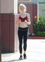 elle-fanning-in-spandex-and-tank-top-at-a-gym-in-los-angeles_9.jpg