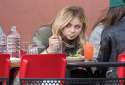 Chloe_Moretz_seen_having_lunch_with_a_friends_in_SoHo__New_York_City_May_8-2016_006.jpg
