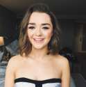 maisie_williams_surprised_some_lucky_fans_of_the_game_of_thrones_show_by_crashing_their_viewing_party_640_01.jpg