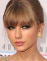 Taylor-Swift-at-the-2012-AMAs.jpg