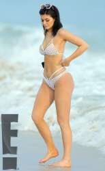 rs_634x1024-150817114124-634.Kylie-Jenner-White-Net-Bikini-Mexico-Beach-Exclusive-J3R-81715.jpg