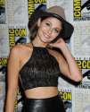 willa-holland-at-arrow-panel-at-comic-con-in-san-diego_1.jpg