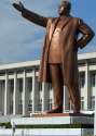 Kim-Il-Sung-statue.jpg