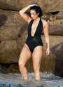 2F78943400000578-3365519-Stunning_star_Demi_Lovato_23_continued_to_show_off_her_incredibl-m-1_1450432645429.jpg