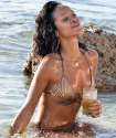 Rihanna-shows-of-her-bikini-body-in-Barbados-2968696.jpg