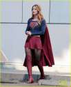 melissa-benoist-gets-supergirl-set-visit-from-husband-blake-jenner-01[1].jpg