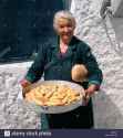 greece-cyclades-sikinos-an-old-lady-with-traditional-freshly-baked-B9YB3K.jpg