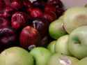 Red_and_Green_apples_in_India.jpg