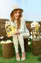 bella_thorne_photoshoot_for_marc_jacobs_daisy_tweet_shop_in_new_york_city_11.jpg