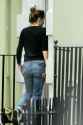 Emma-Watson-in-Tight-Jeans--09.jpg