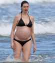 Sexy pregnant-anne-hathaway-in-bikini-at-a-beach-in-hawaii-01-03-2016_25.jpg