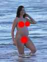 Anne-Hathaway-Pregnant-Bikini-Pictures-January-2016.jpg