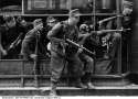 Bundesarchiv_Bild_183-97906,_Warschauer_Aufstand,_Straßenkampf_(2).jpg