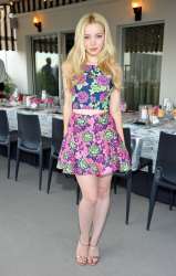 dove-cameron-teen-vogue-dinner-party-in-los-angeles-august-2015_1.jpg
