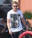 Ryan-Gosling-wearing-a-T-shirt-of-Macaulay-Culkin.jpg