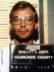 Jeffrey_Dahmer_Sheriffs_1991_mugshot.jpg