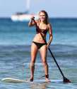 AnnaSophia-paddle-surfing-in-Hawaii-Jul-4-annasophia-robb-23441613-1756-2000.jpg