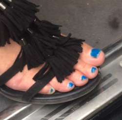 toes 2.jpg