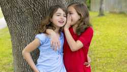 girlwhisperinginear-467.jpg